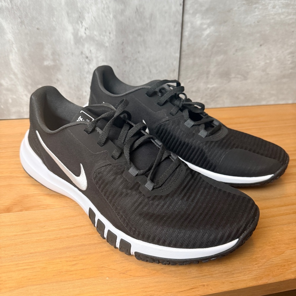 NIB Nike Flex TR4 Black and White Running Sneakers men’s size 10 US